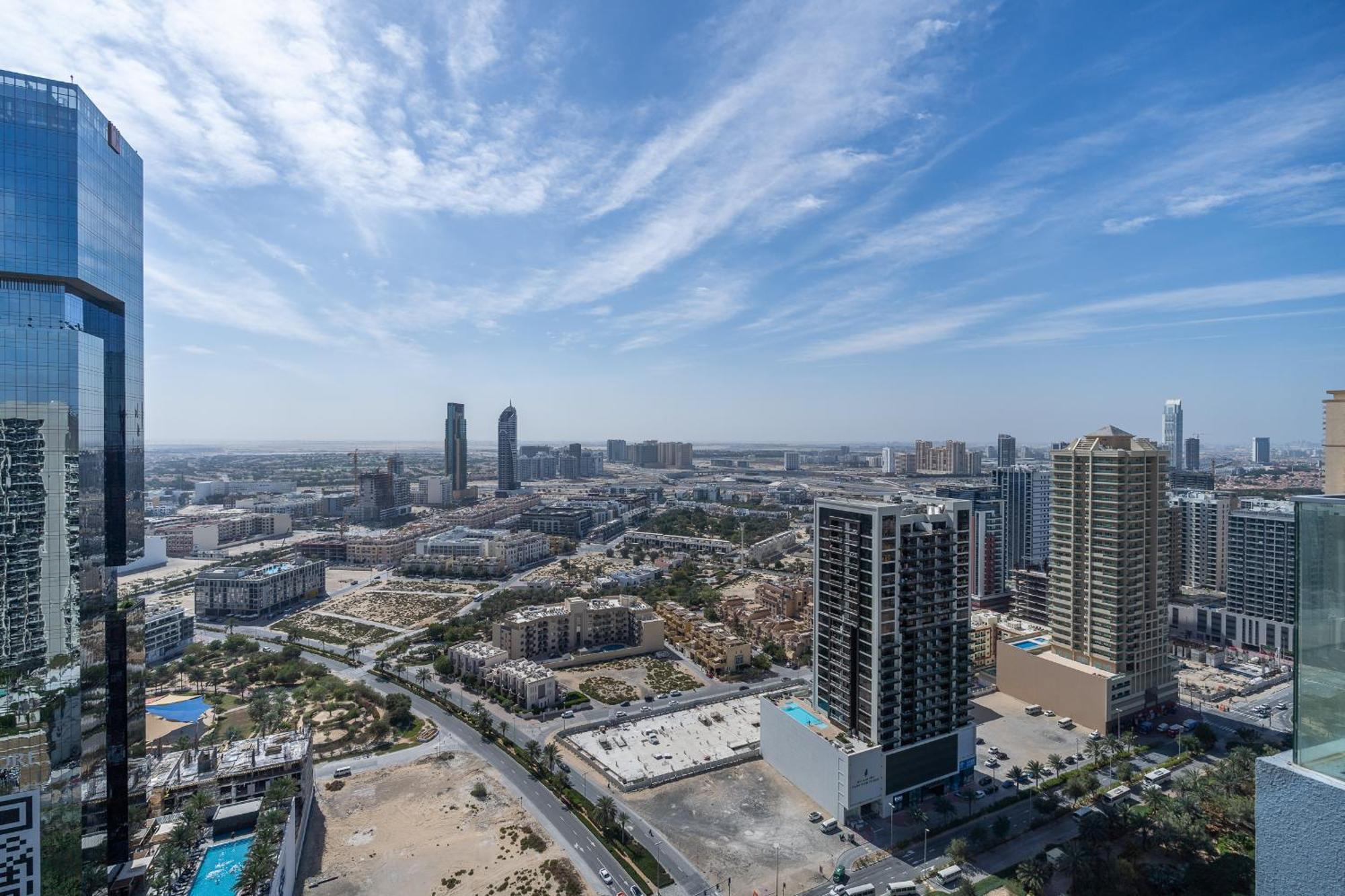 Beautiful Views From 30th Floor & 2bd & Peaceful & Spacious Dubai
