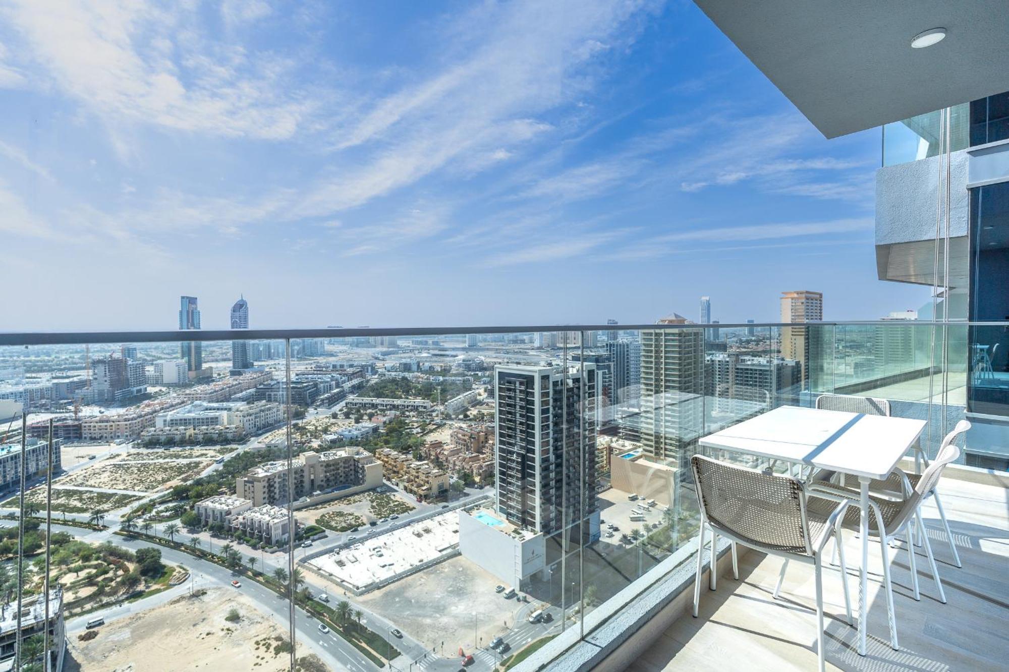 Beautiful Views From 30th Floor & 2bd & Peaceful & Spacious Apartment