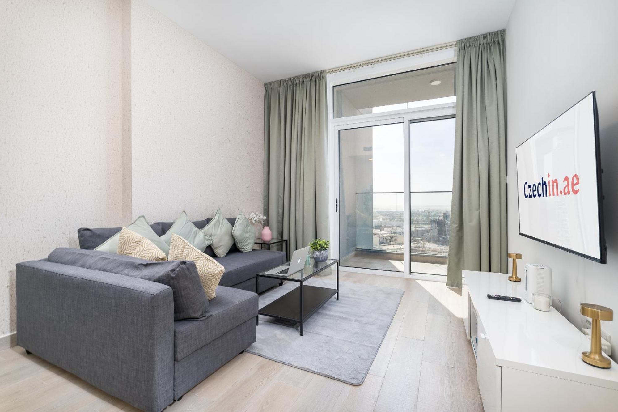 Beautiful Views From 30th Floor & 2bd & Peaceful & Spacious Apartment *