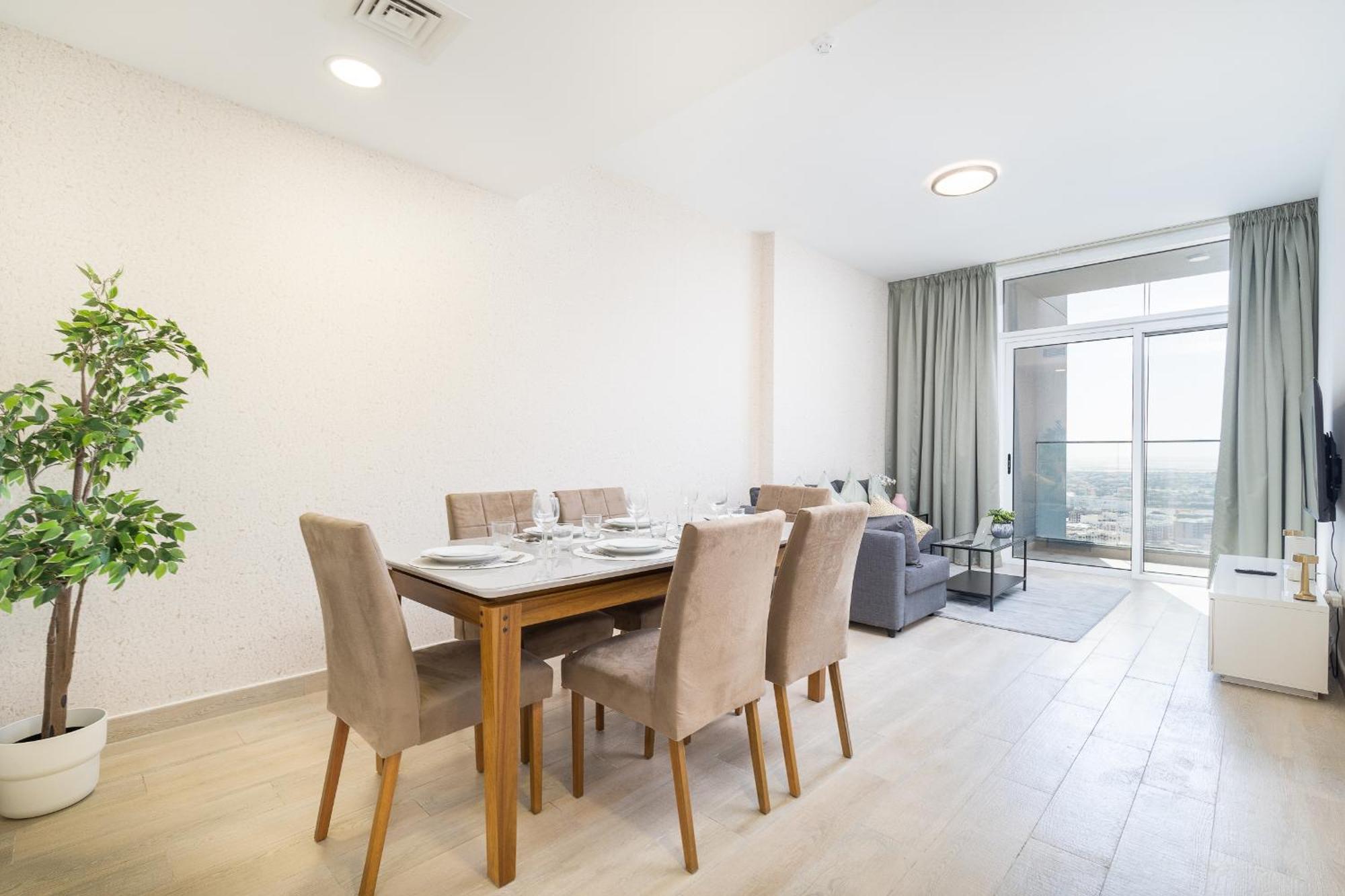 Beautiful Views From 30th Floor & 2bd & Peaceful & Spacious