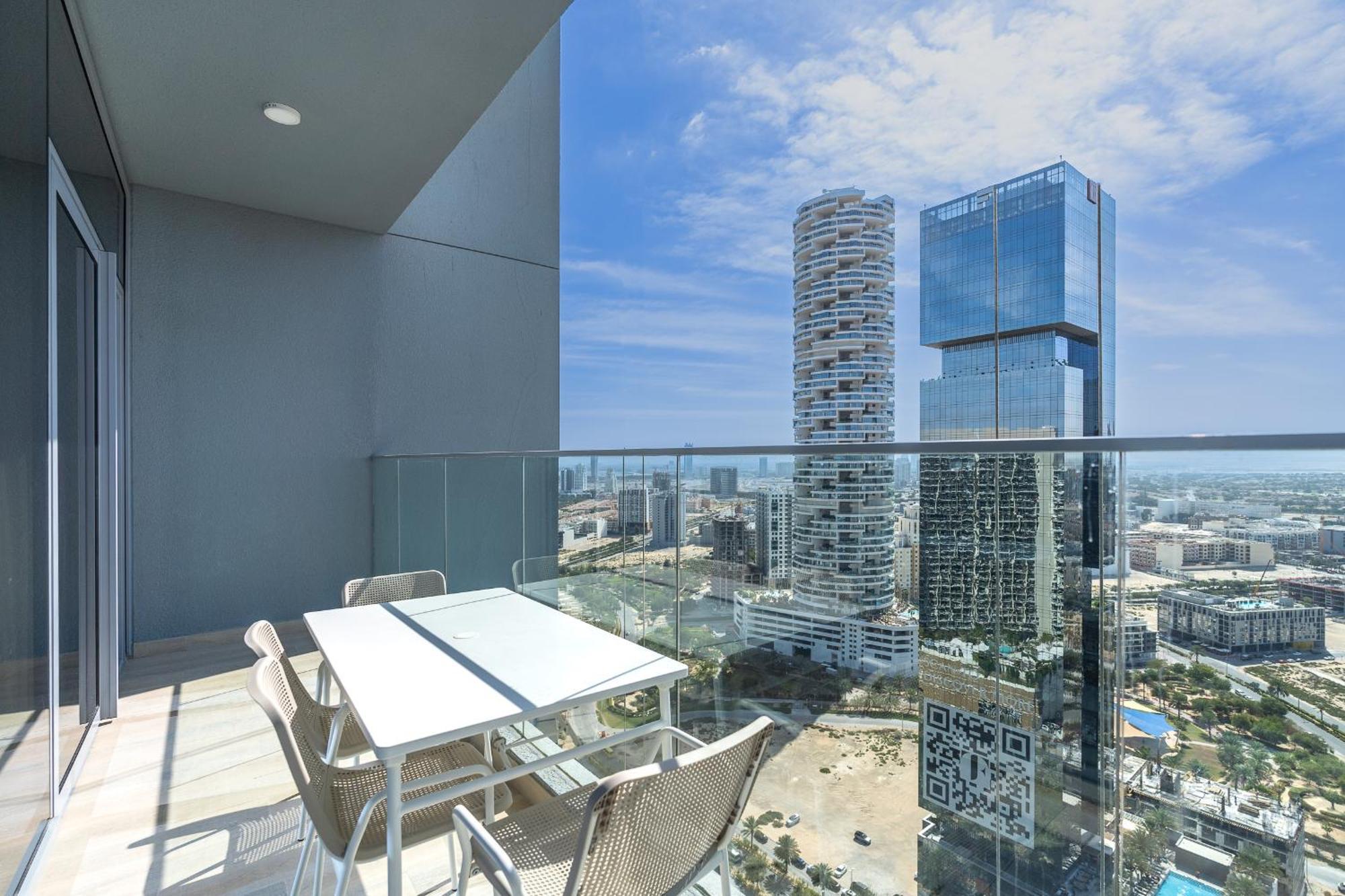 Beautiful Views From 30th Floor & 2bd & Peaceful & Spacious * Dubai