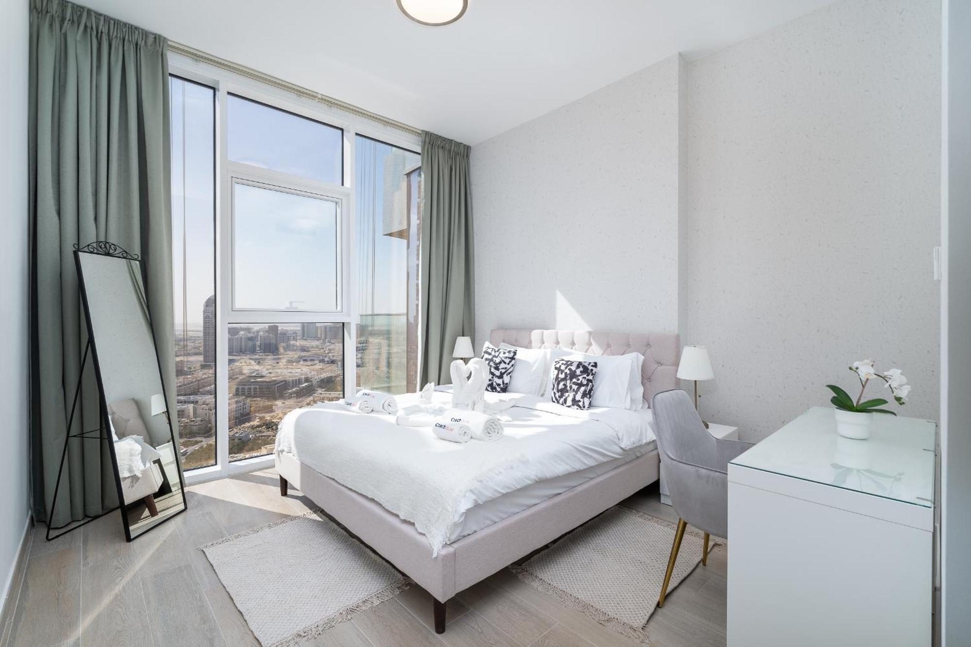 Beautiful Views From 30th Floor & 2bd & Peaceful & Spacious