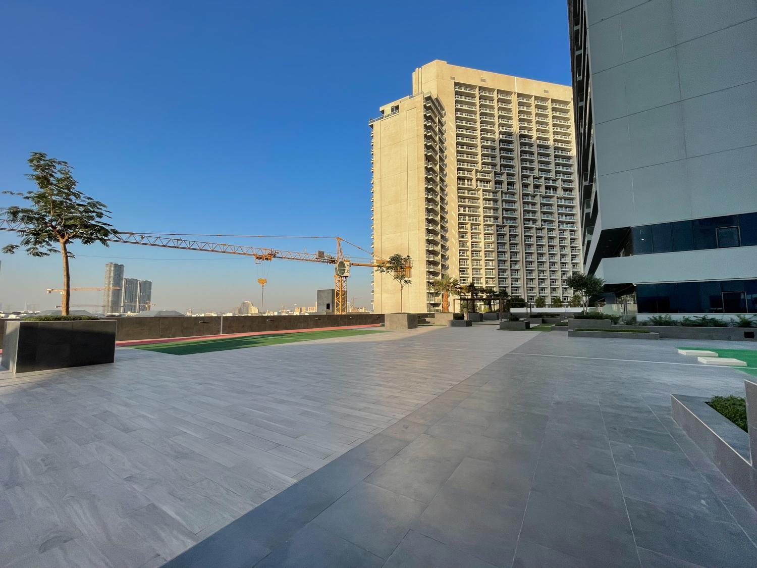 Apartment Beautiful Views From 30th Floor & 2bd & Peaceful & Spacious *