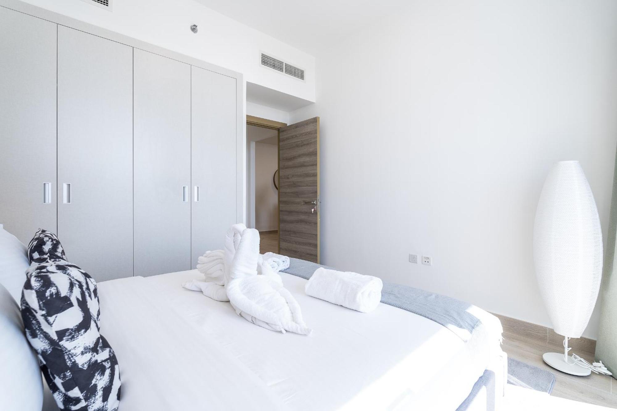 Beautiful Views From 30th Floor & 2bd & Peaceful & Spacious Apartment Dubai